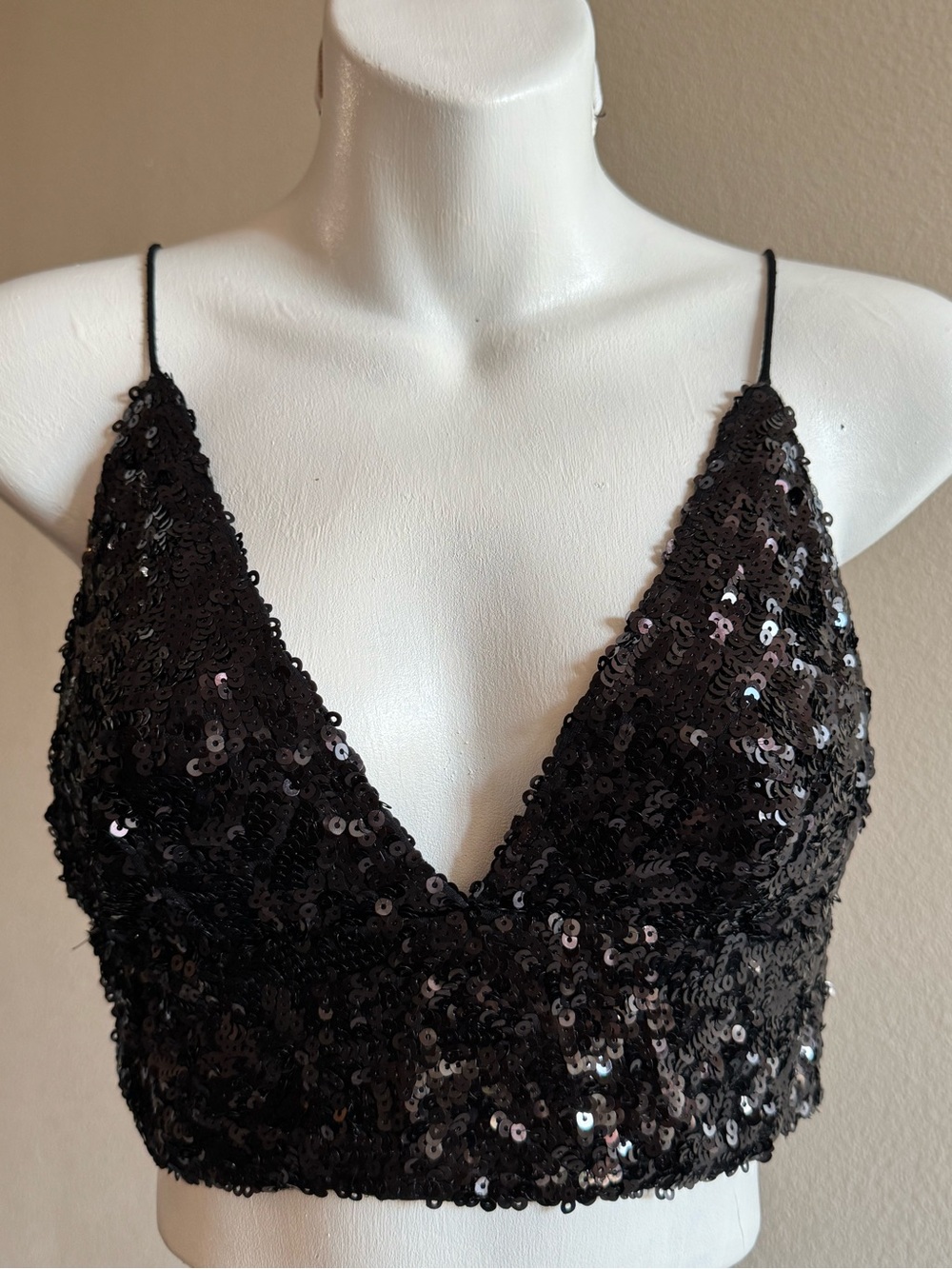 Free People Black Sequin Tank Top
-check my other tanks for bundles🌸